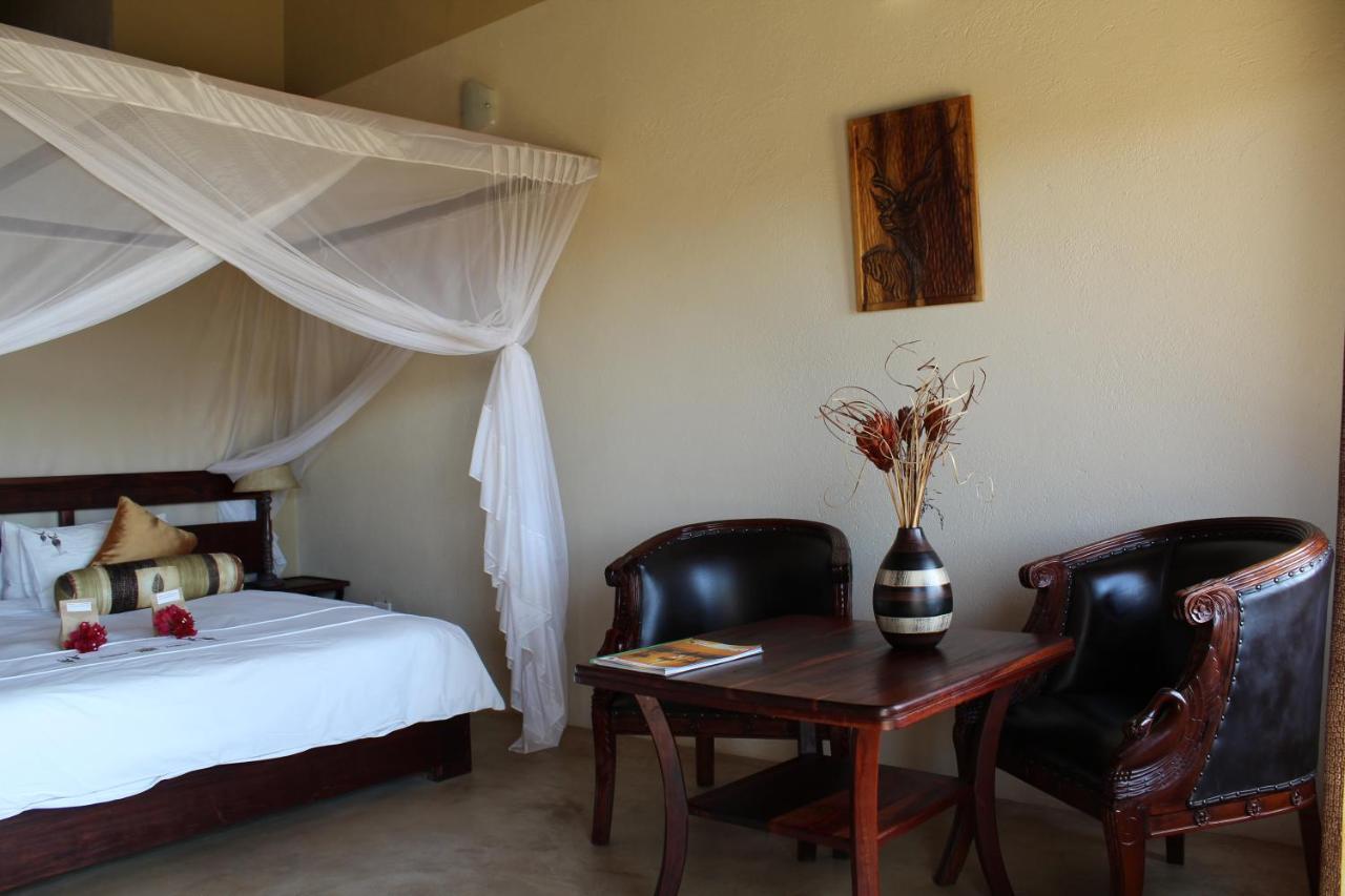 Okutala Etosha Lodge Outjo Eksteriør billede